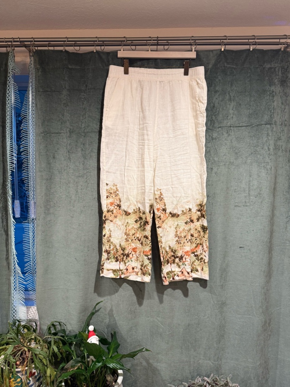 Tahari Linen Elastic-Waist Cream Pants with Italian (maybe?) Landscape Legs!